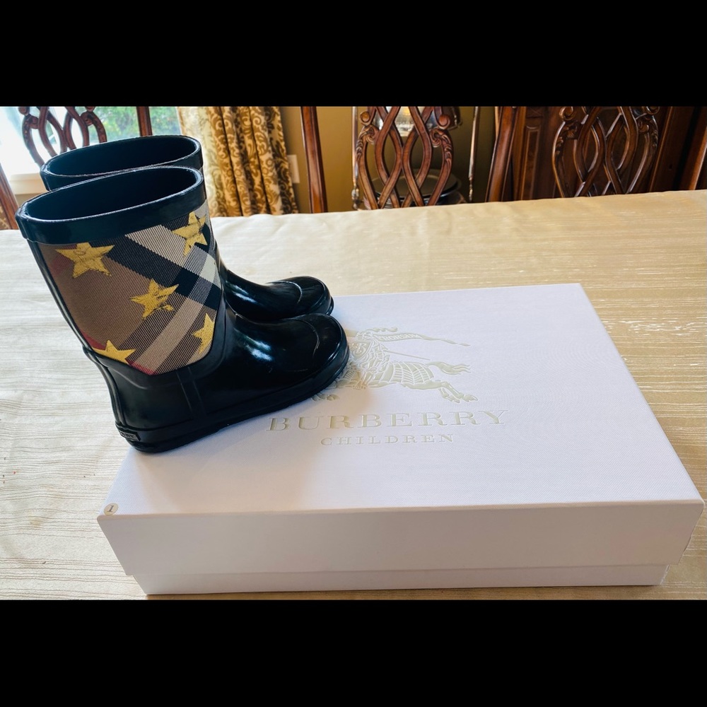 Burberry Star Rain Boots - Unisex.